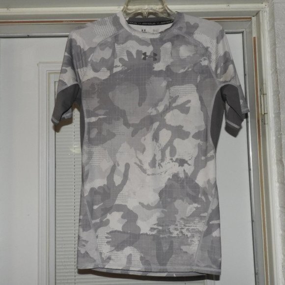 Under Armour Tops - SALE 3 for $15 - Under Armour Short Sleeve Gray Camo Top Size Large